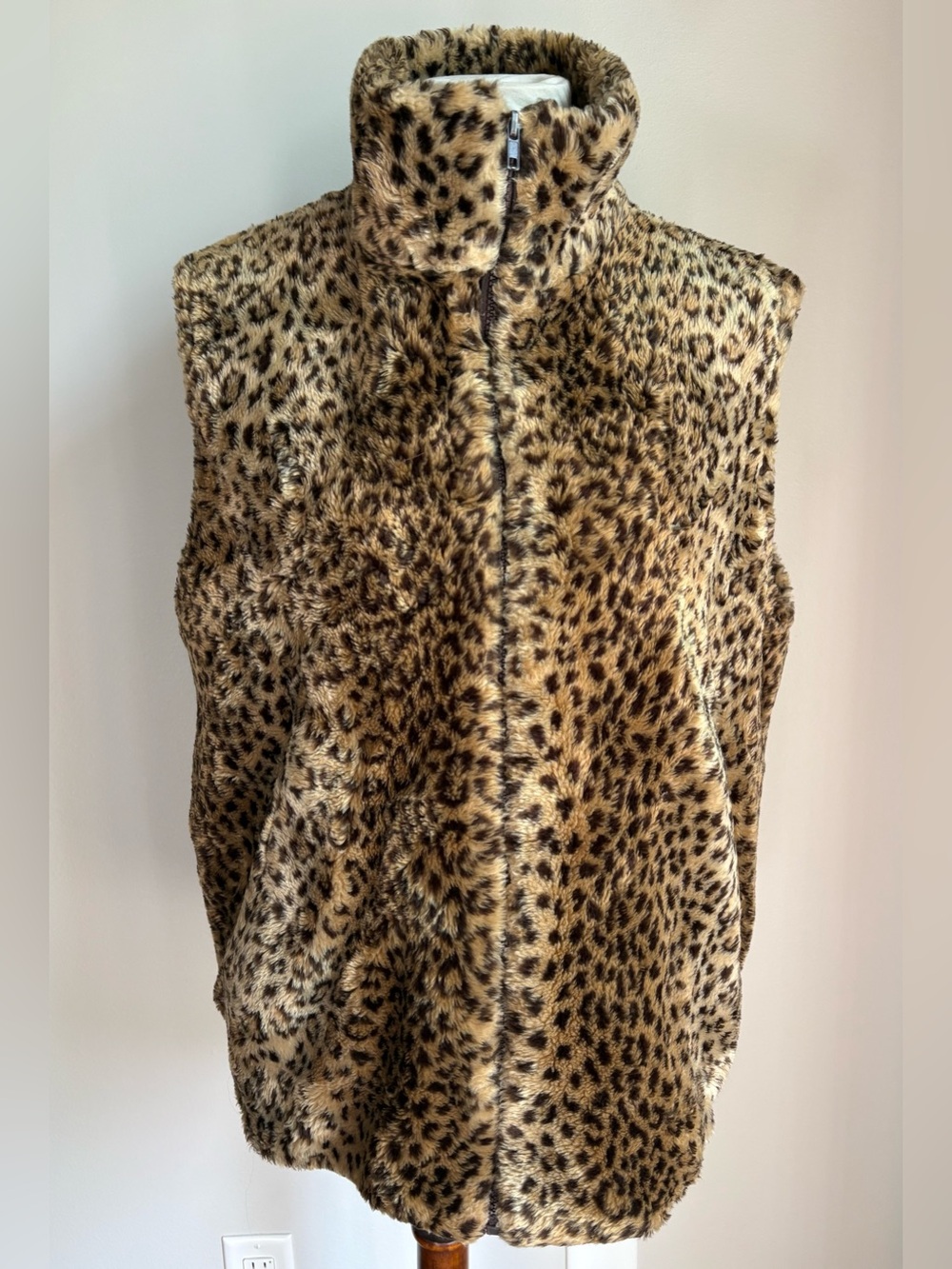 Vintage 90’s Bloomingdale’s Leopard Print Faux Fur Zip Up Vest Size L